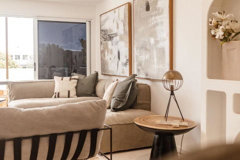 C & C By The Sea - Southport Accommodation 3