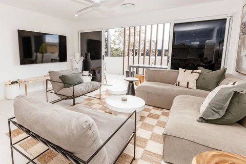 C & C By The Sea - Southport Accommodation 4