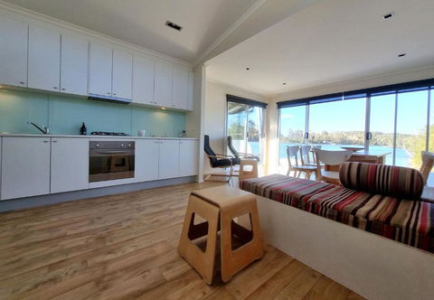 Cabin 44 - Lake Conjola - Southport Accommodation 2