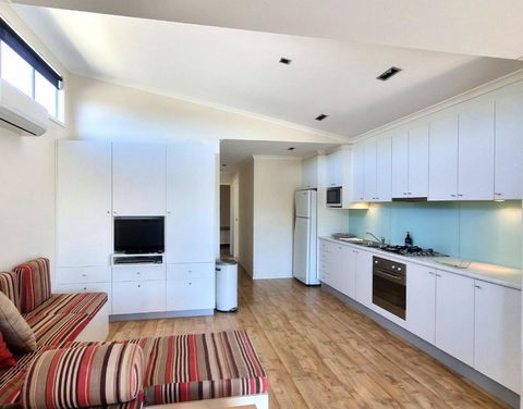 Cabin 44 - Lake Conjola - Southport Accommodation 3