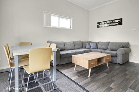 Cabin 60 - Lake Conjola - Southport Accommodation 1