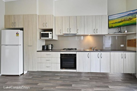 Cabin 60 - Lake Conjola - Southport Accommodation 2