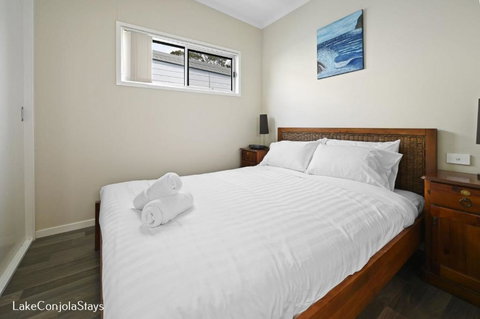 Cabin 60 - Lake Conjola - Southport Accommodation 3