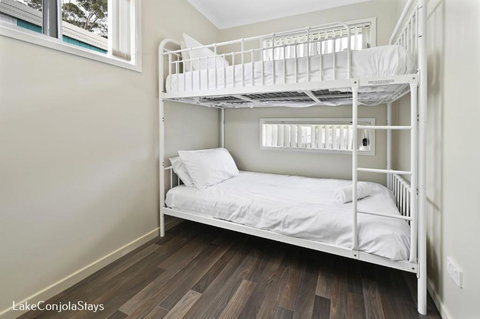 Cabin 60 - Lake Conjola - Southport Accommodation 4