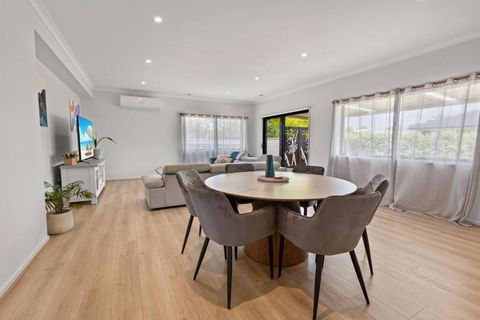 Caddie Corner - Southport Accommodation 3