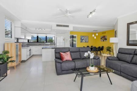 Cairns City Esplanade Apartment @ Northshore - Southport Accommodation 0
