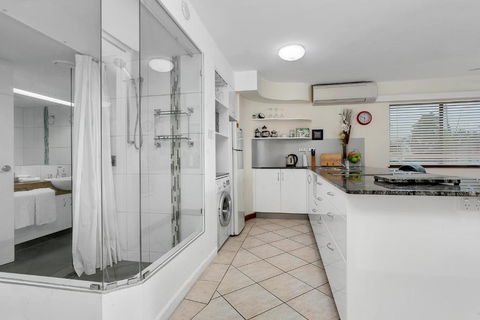 Cairns Esplanade Apartment - Southport Accommodation 3