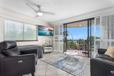 Cairns Esplanade Apartment - Southport Accommodation 0