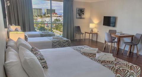 Cairns Plaza Hotel - Southport Accommodation 3