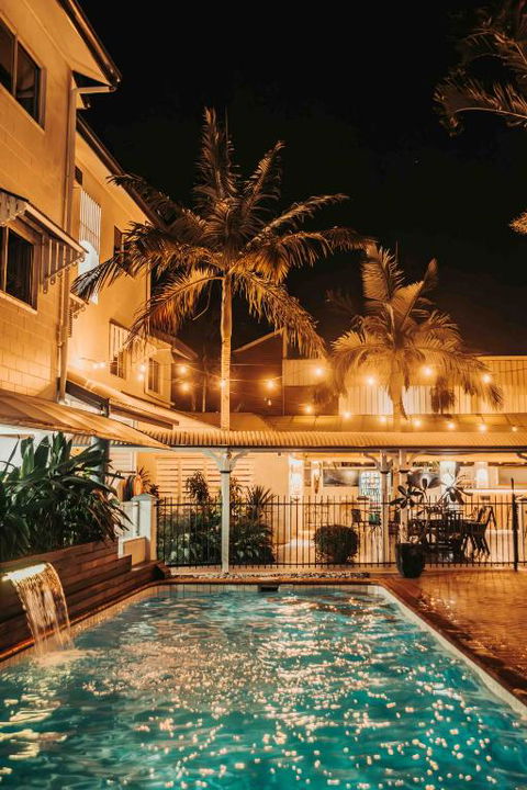 Cairns Queens Court - Southport Accommodation 0