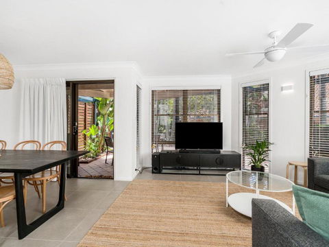 Calinda Sol 10 - Southport Accommodation 2