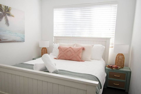 Callie Beach Escape - Beachside View, Family Friendly, Walk Everywhere - Southport Accommodation 0