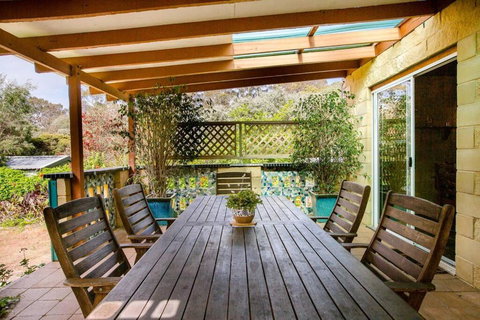 Camellia Cottage - Rustic Character Home 10 Minute Walk To The Centre Of Margs! - Southport Accommodation 0