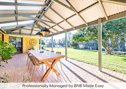 Cameron Glen - Rural Entertainer, Tennis Court - Southport Accommodation 0
