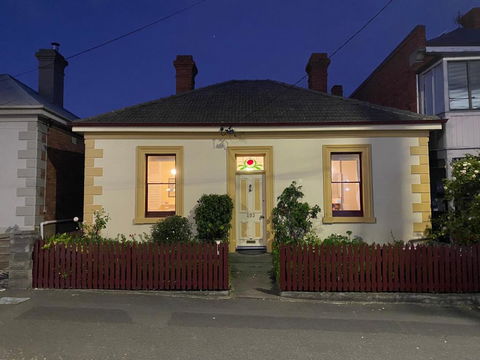 Campbell St Cottage, Hobart CBD - Southport Accommodation 0