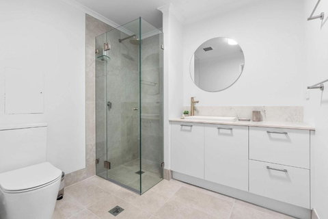 Camperdown Cozy Corner 4 - Southport Accommodation 2