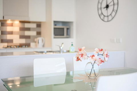 Campsie 2 Br Apt Shop&Parking - Southport Accommodation 0