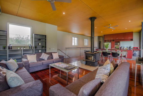 Cape Horn Vineyard 5 Bedroom Riverfront House On Working Vineyard - Southport Accommodation 4