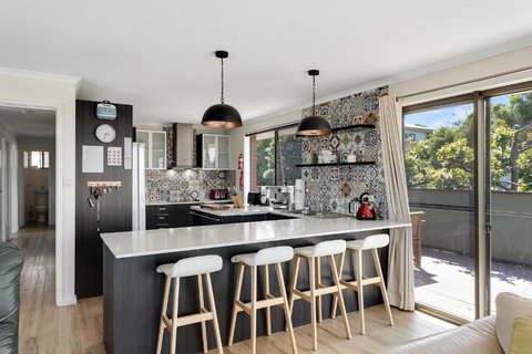 Cape Views Retreat By Ready Set Stay - BYO LINEN & TOWELS - Southport Accommodation 4