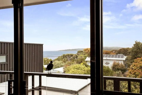 Cape Views Retreat By Ready Set Stay - BYO LINEN & TOWELS - Southport Accommodation 3