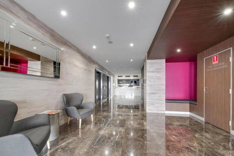 Capitol Apartment Private Studio - Great Value! - Southport Accommodation 3