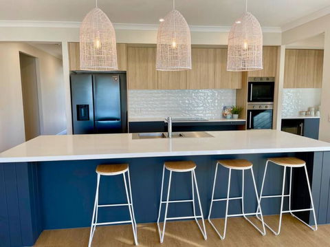 Capri Waterfront Resort 5BR Waterfront Heated Pool - Southport Accommodation 2