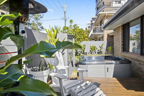 CARAVAN, BOAT & PET Friendly - RIGHT ON THE BORDER - Southport Accommodation 1