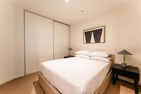 CBD 2-Bedroom With Balcony Near Attractions - Southport Accommodation 1