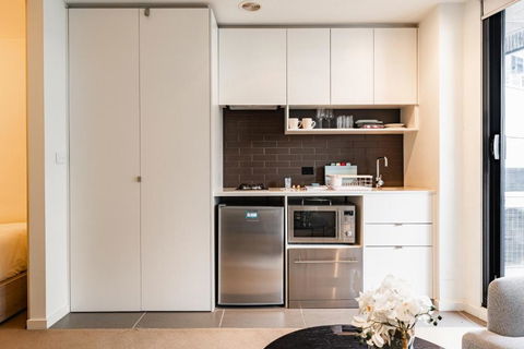 CBD 2-Bedroom With Balcony Near Attractions - Southport Accommodation 2