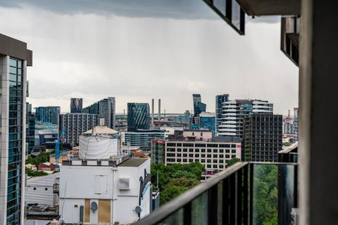 CBD 2-Bedroom With Balcony Near Attractions - Southport Accommodation 4