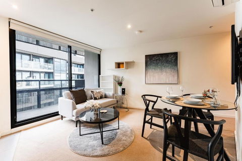 CBD 2-Bedroom With Balcony Near Attractions - Southport Accommodation 0