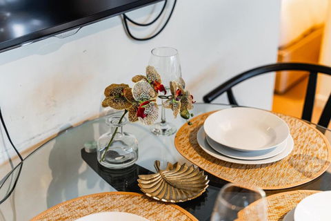 CBD 2-Bedroom With Balcony Near Attractions - Southport Accommodation 3