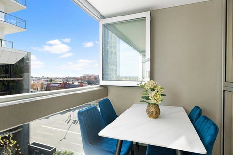 CBD 2BR Apt - Walkable - Southport Accommodation 3