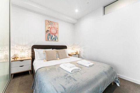 CBD 2BR Apt - Walkable - Southport Accommodation 2