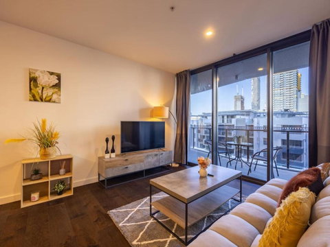 CBD 3B2B Suite Near Everything With Parking And Balcony - Southport Accommodation 0