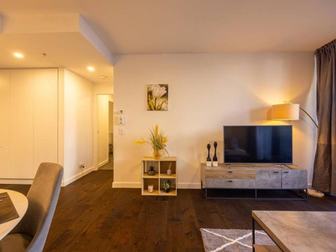 CBD 3B2B Suite Near Everything With Parking And Balcony - Southport Accommodation 1