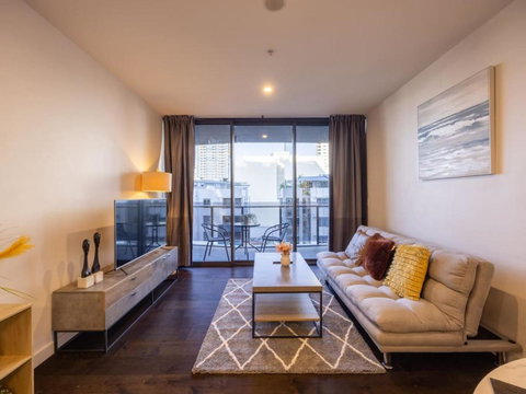 CBD 3B2B Suite Near Everything With Parking And Balcony - Southport Accommodation 2