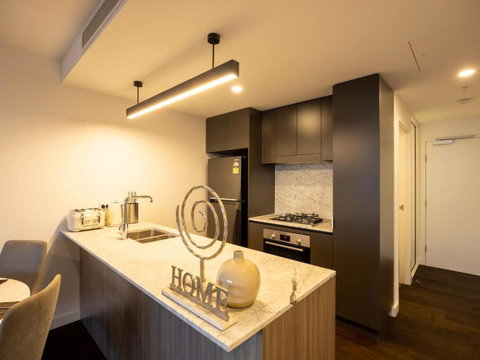 CBD 3B2B Suite Near Everything With Parking And Balcony - Southport Accommodation 4