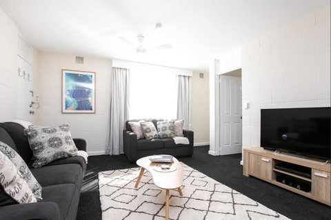 CBD Apartment By The Park: WiFi & Parking - Southport Accommodation 0
