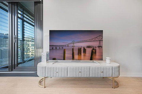 CBD Center Gem Modern 1-Bedroom Apt - Southport Accommodation 3