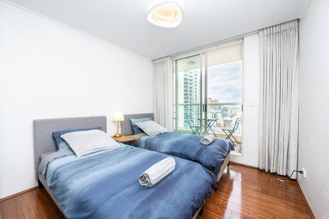 CBD Sydney - KING Suite Sussex St 2 Room 1 Parking - Southport Accommodation 2