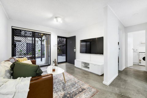 CENT29 - Riverside Retreat - Southport Accommodation 1