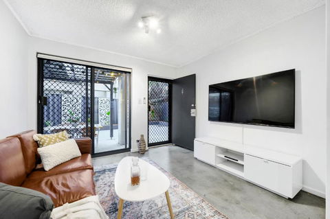 CENT29 - Riverside Retreat - Southport Accommodation 2