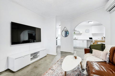 CENT29 - Riverside Retreat - Southport Accommodation 4