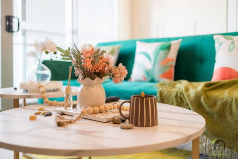 CITY VIEW-Vivid Condo In Mascot - Southport Accommodation 3