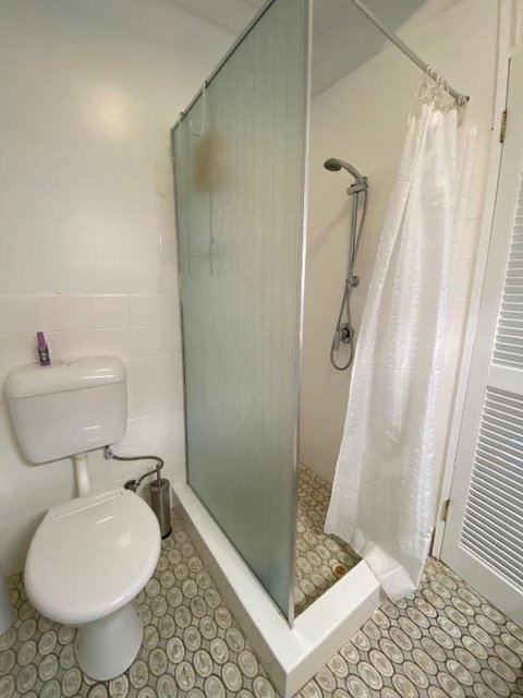 COST EFFECTIVE ISLAND ESCAPE! Studio Unit, Nelly Bay - Southport Accommodation 4