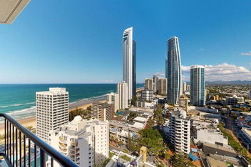 Cosy Studio With Stunning Ocean Views with Southport Accommodation