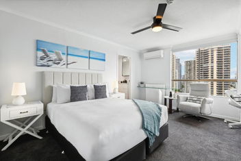 Cosy Studio Overlooking The Ocean With Pool, Gym with Southport Accommodation