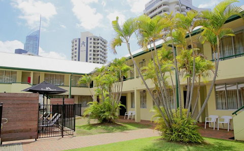 Darcy Arms Hotel Motel - Southport Accommodation 4