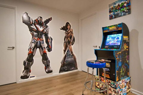 DC Vs Marvel Theme Ft Arcade Machine Pool Gym Sauna BBQ - Southport Accommodation 2